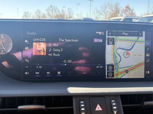 Used 2019 Lexus ES 300h w/ Luxury Package image 24