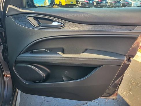 Used 2022 Alfa Romeo Stelvio Sprint image 23