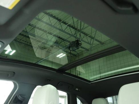 New 2026 Porsche Macan image 36