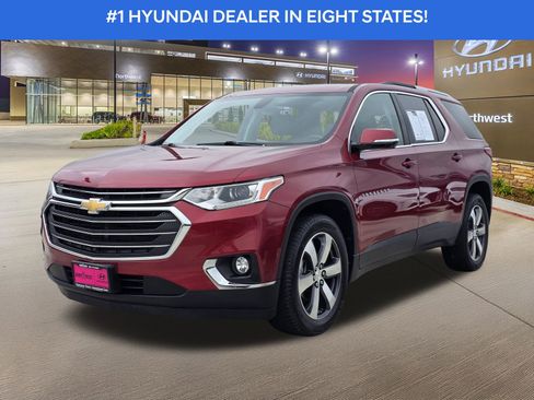 Used 2018 Chevrolet Traverse LT image 2
