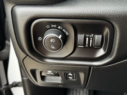 Used 2025 RAM 1500 Laramie w/ Sport Appearance Package AWD/4WD image 25