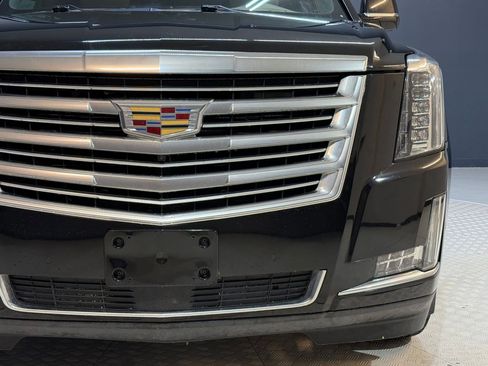 Used 2018 Cadillac Escalade Platinum image 11