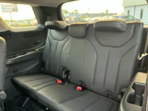 Used 2025 Hyundai Palisade SEL FWD image 17