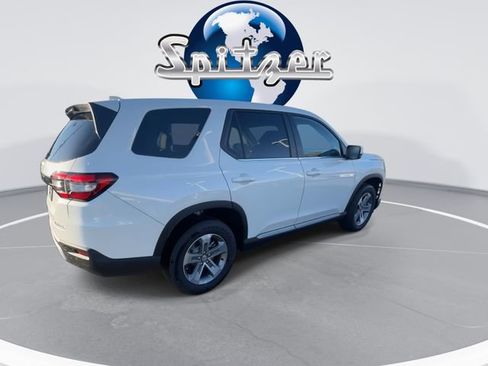 New 2025 Honda Pilot EX-L image 9
