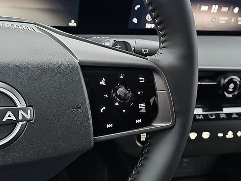 Certified 2025 Nissan Murano SV image 22