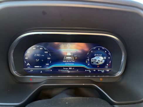 Used 2023 Chevrolet Suburban LT image 11