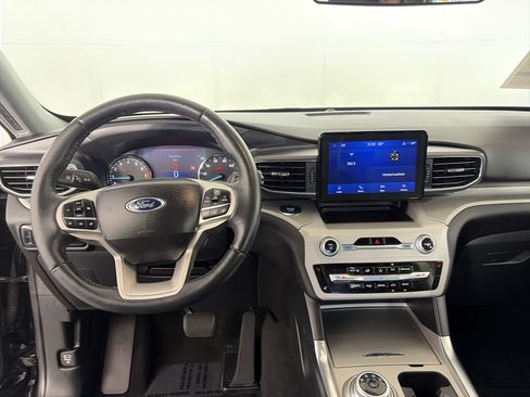Used 2023 Ford Explorer XLT w/ Equipment Group 202A AWD/4WD image 9