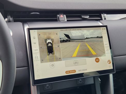 Certified 2025 Land Rover Discovery Sport S AWD/4WD image 19