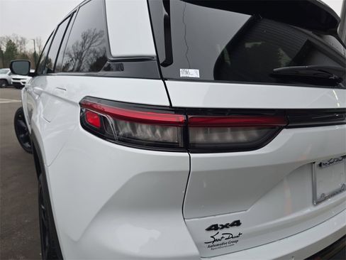 New 2025 Jeep Grand Cherokee Laredo image 33