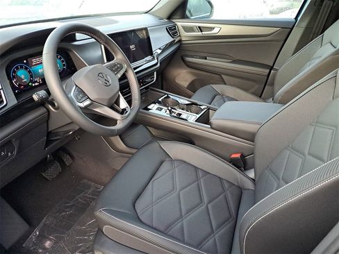 New 2026 Volkswagen Atlas Cross Sport SE image 7