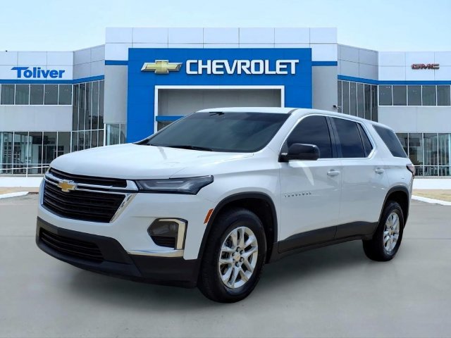 Used 2023 Chevrolet Traverse LS FWD image 2