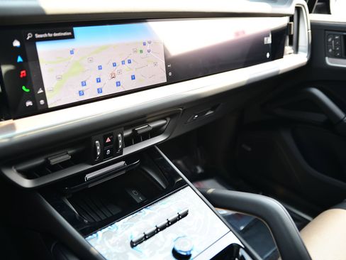 Certified 2026 Porsche Cayenne Coupe AWD image 31