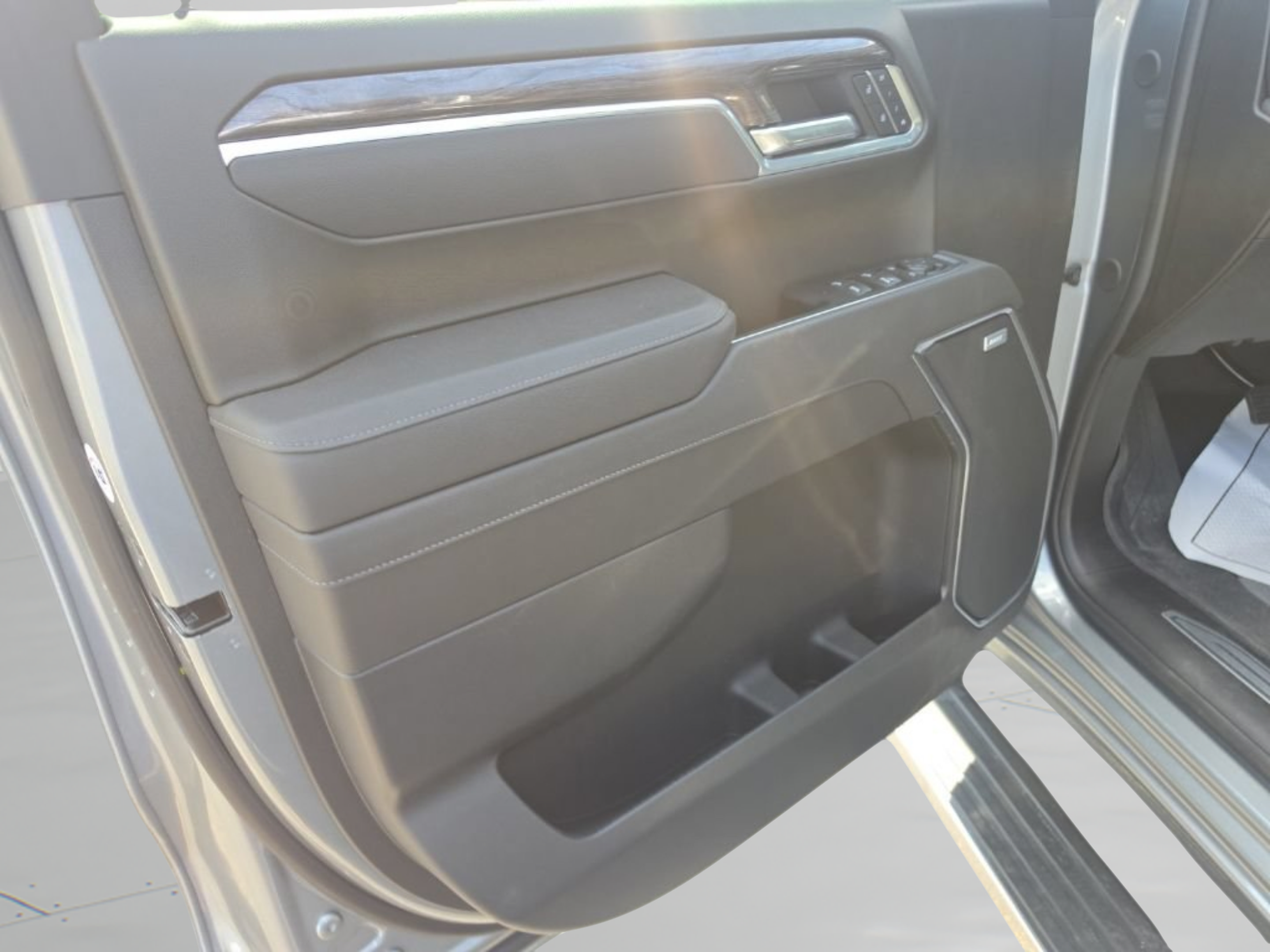 Used 2026 Chevrolet Silverado 1500 LTZ w/ LTZ Premium Package AWD/4WD image 18