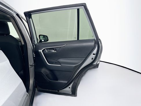 Used 2025 Toyota RAV4 XLE FWD image 28