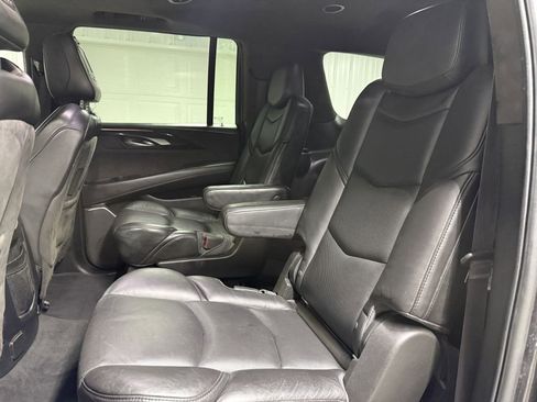 Used 2016 Cadillac Escalade ESV Platinum image 28