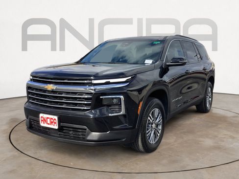 Used 2025 Chevrolet Traverse LT FWD image 7