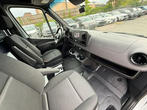 Used 2022 Mercedes-Benz Sprinter 1500 image 27
