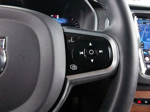 Certified 2023 Volvo XC90 B6 Plus AWD/4WD image 17