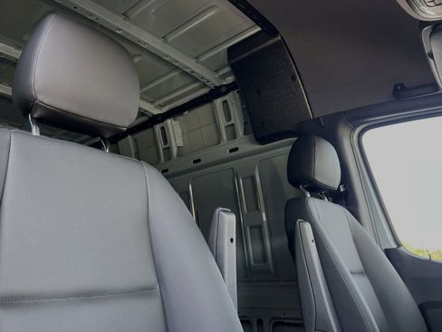 Used 2024 Mercedes-Benz Sprinter 2500 image 16