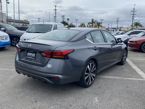 Used 2021 Nissan Altima 2.5 SR FWD image 8