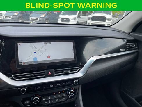 Used 2022 Kia Niro Touring Special Edition FWD image 18
