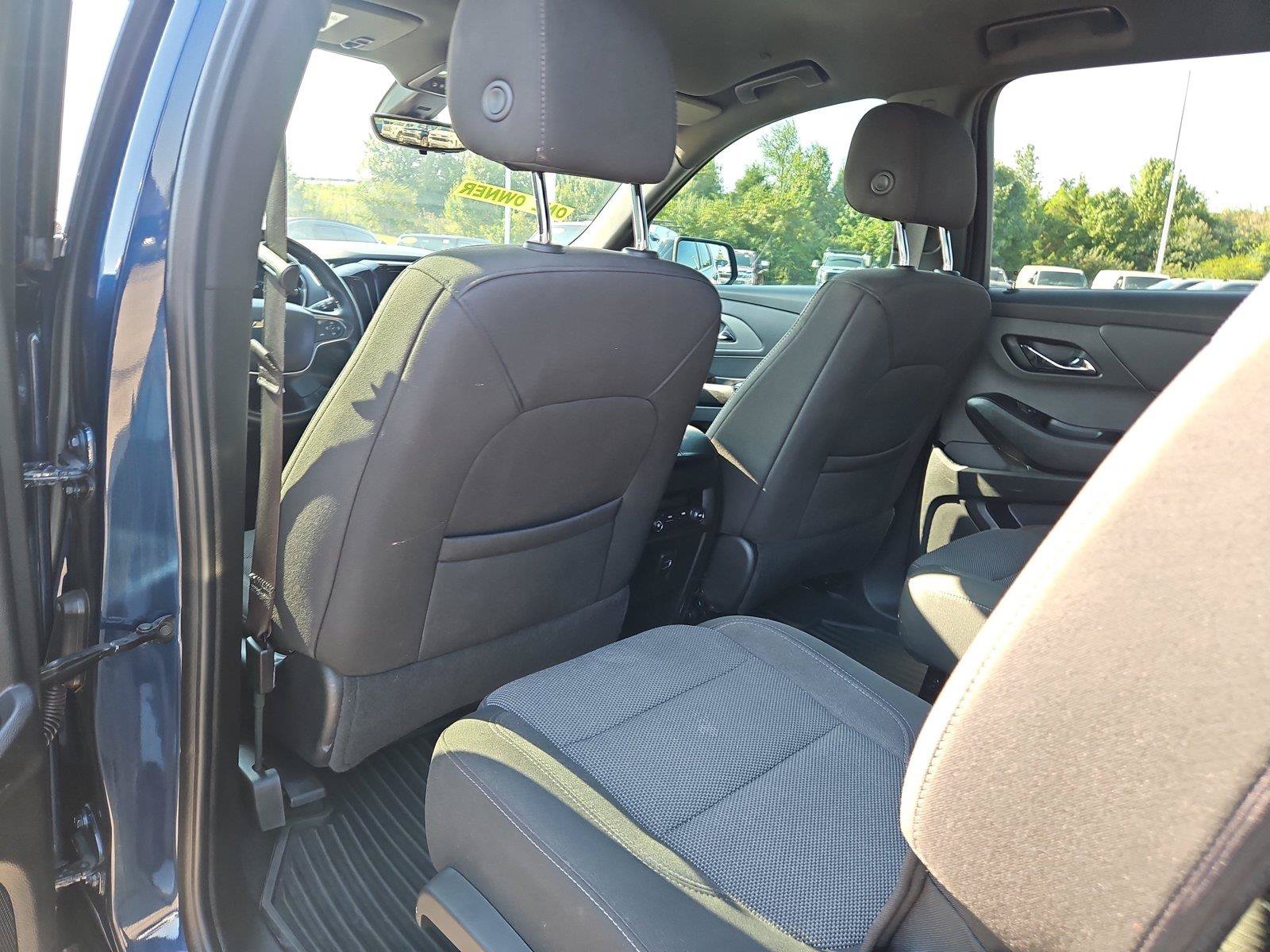 Used 2023 Chevrolet Traverse LT FWD image 15