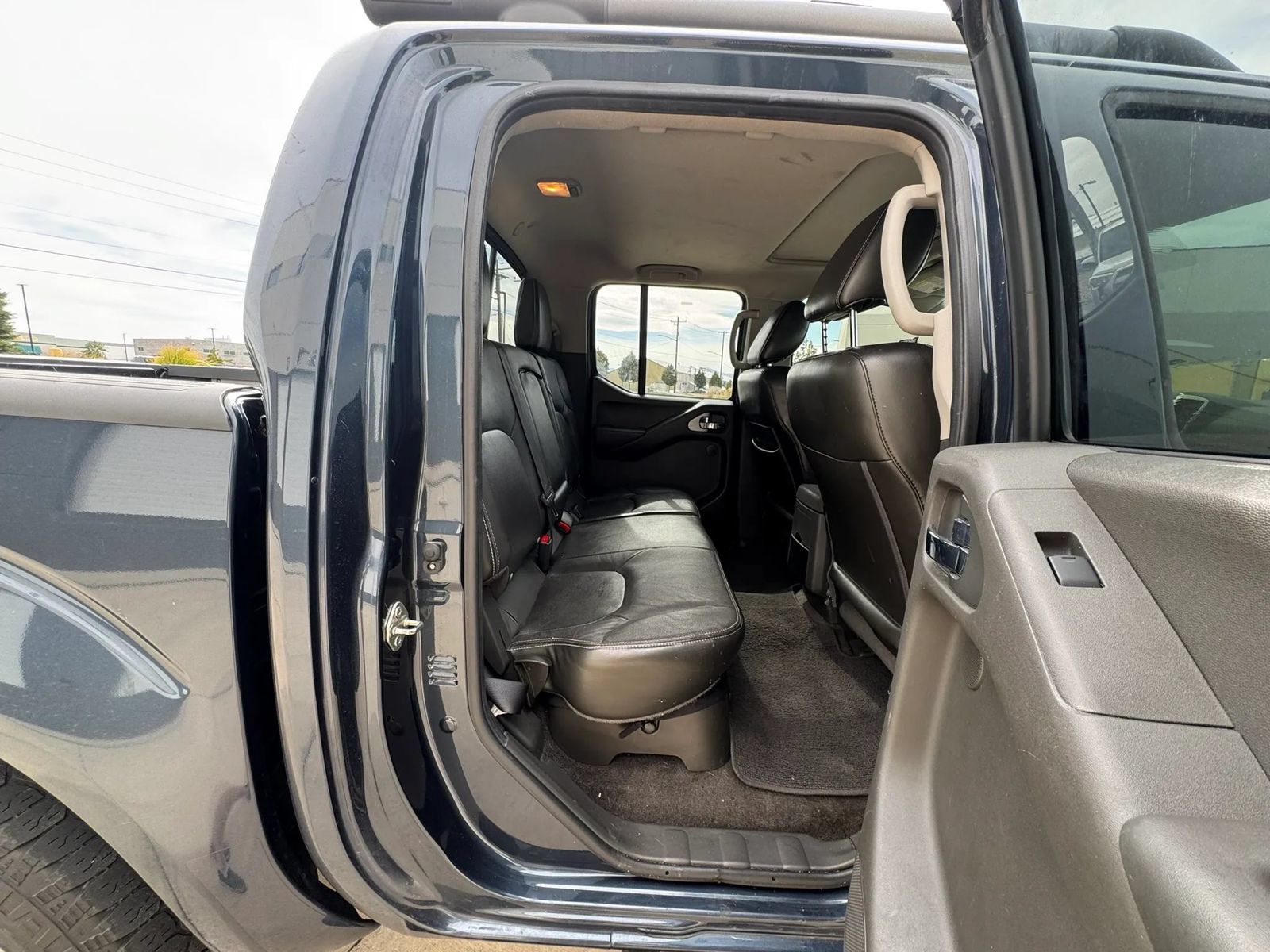 Used 2016 Nissan Frontier PRO-4X w/ Pro-4x Luxury Package AWD/4WD image 13
