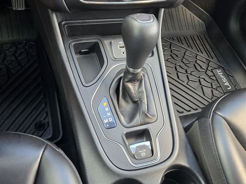 Used 2020 Jeep Cherokee Latitude Plus image 24