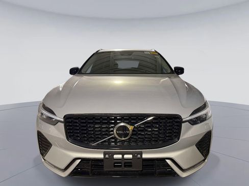 Used 2025 Volvo XC60 B5 Plus AWD/4WD image 2