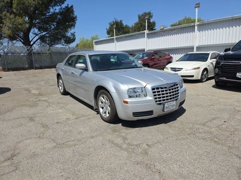 Used 2007 Chrysler 300 RWD image 2