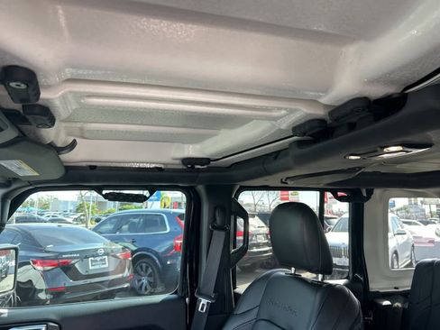 Used 2023 Jeep Wrangler Sahara image 30