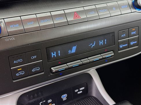 Used 2025 Hyundai Kona SEL FWD image 23