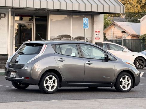 Used 2014 Nissan Leaf SV w/ LED & Quick Charge Package FWD image 8