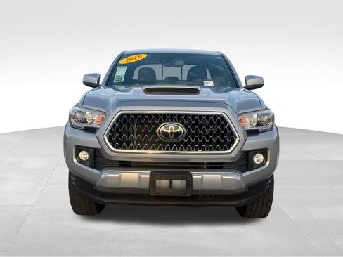 Used 2019 Toyota Tacoma TRD Sport w/ TRD Premium Sport Package AWD/4WD image 25