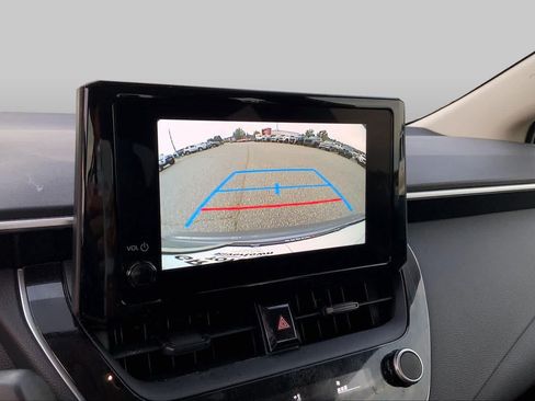 Used 2025 Toyota Corolla LE FWD image 28