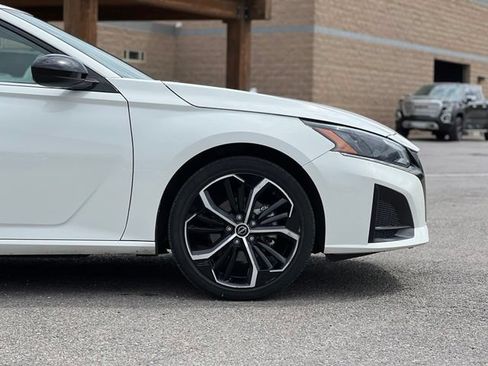 Used 2024 Nissan Altima 2.5 SR FWD image 10