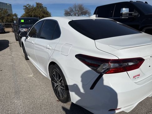 Used 2023 Toyota Camry SE image 7