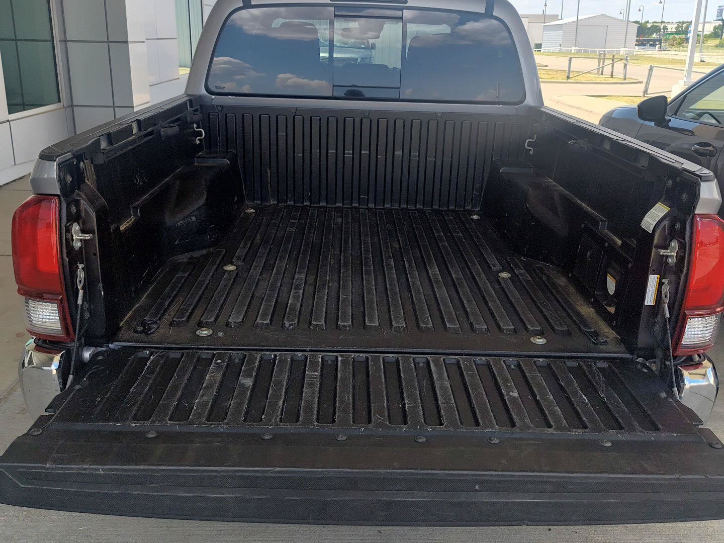 Used 2019 Toyota Tacoma TRD Off-Road AWD/4WD image 40