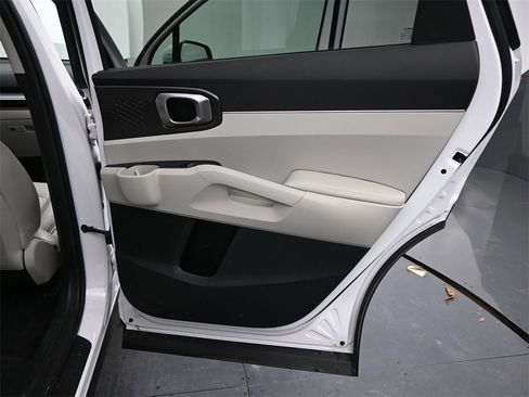 Certified 2025 Kia Sorento S image 22