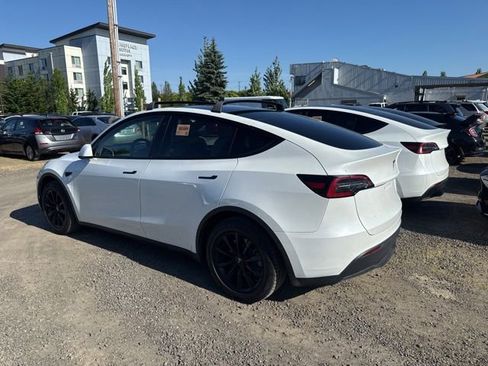 Used 2023 Tesla Model Y Long Range AWD/4WD image 5