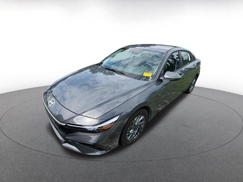 Used 2026 Hyundai Elantra Hybrid FWD image 3