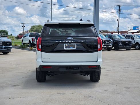 New 2026 Ford Expedition Active AWD/4WD image 8