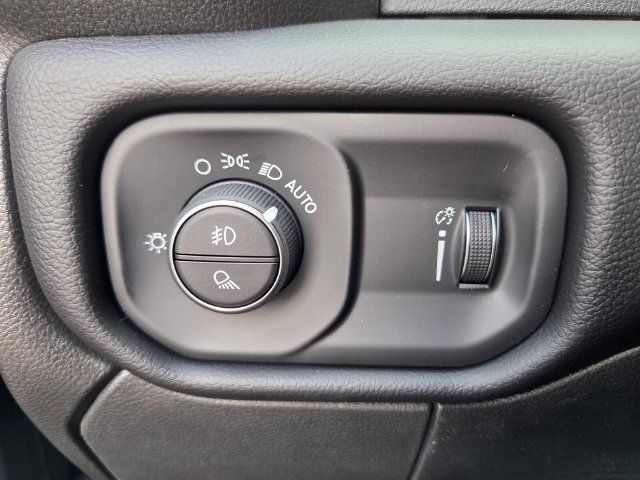 New 2027 RAM 3500 Big Horn AWD/4WD image 22