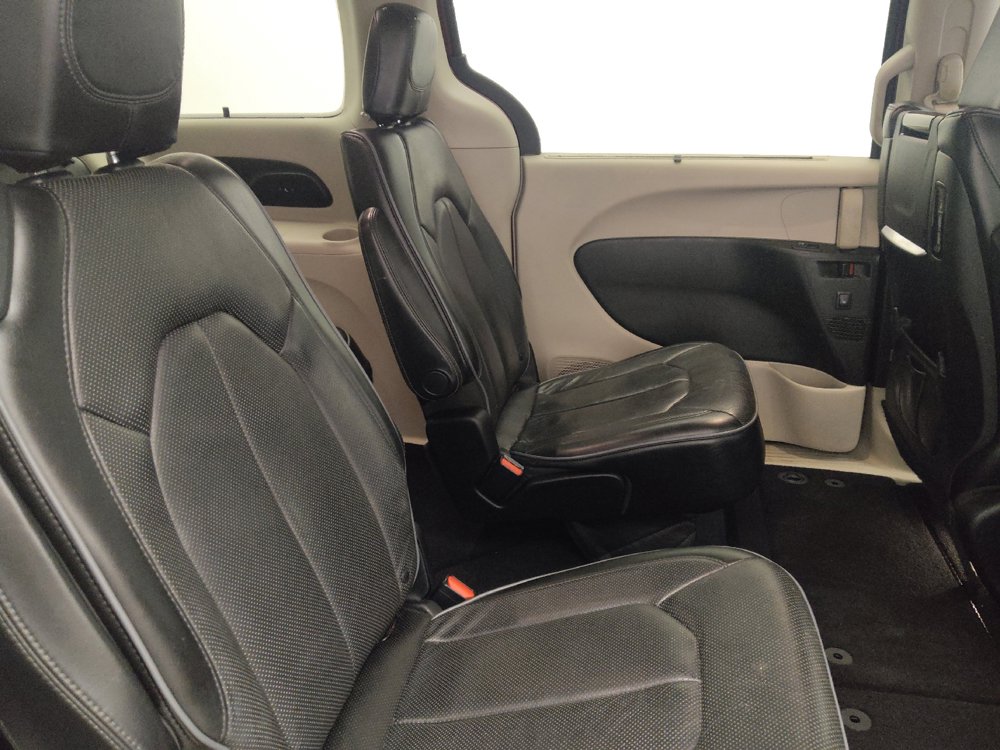 Used 2018 Chrysler Pacifica Limited FWD image 19