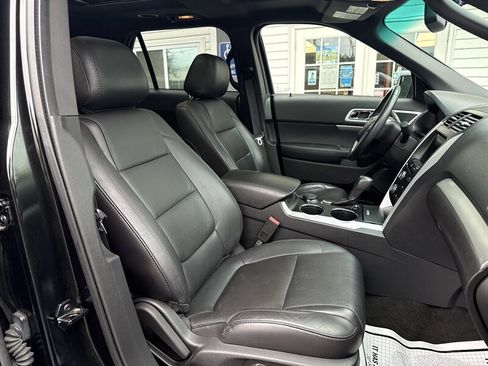 Used 2014 Ford Explorer XLT w/ Equipment Group 202A AWD/4WD image 19