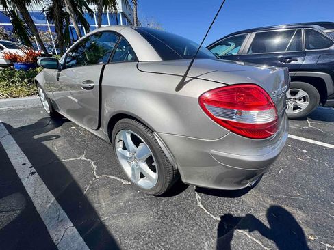 Used 2005 Mercedes-Benz SLK 350 image 2
