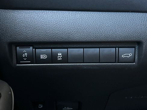 Certified 2024 Toyota Venza LE image 32