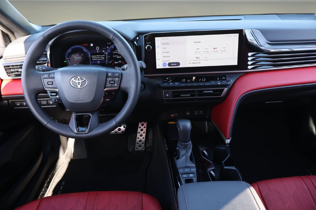 Used 2025 Toyota Camry XSE FWD image 13