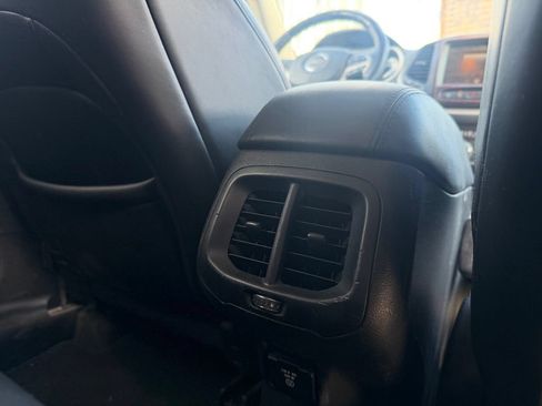 Used 2017 Jeep Cherokee Overland w/ Technology Group AWD/4WD image 18