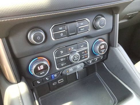 Used 2023 Chevrolet Suburban Premier w/ Premium Package 2 AWD/4WD image 36